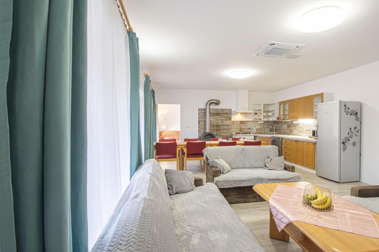 Velky Apartman Zlamanka 克罗梅日什 外观 照片